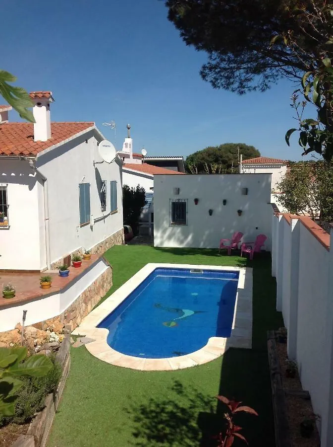 L' Escala Delightful Villa Close To The Beach בית נופש